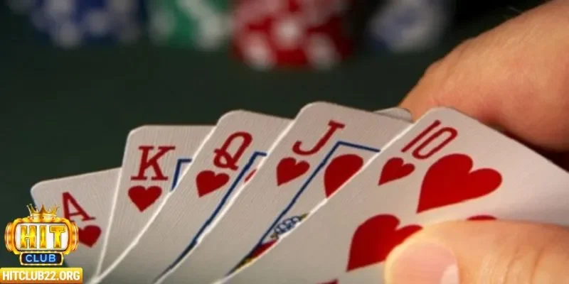 Chơi bài lá tại cổng game Hitclub có gì đặc biệt